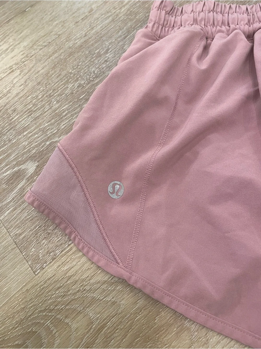 🍋 Lululemon Dusty Rose Athletic Shorts Lightweight Casual Size 8 - 2.5 inch Seam - Picture 4 of 6